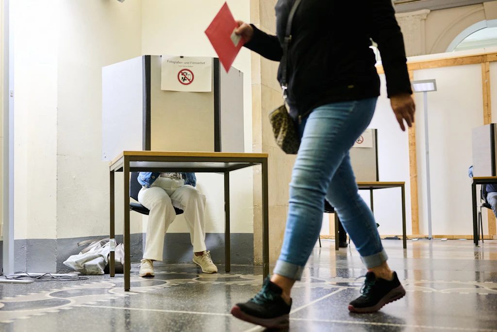 Die Landtagswahl in Sachsen-Anhalt ist bereits mehrere Tage alt. Trotzdem wird landesweit – mittlerweile in sechs Regionen – nachgezählt.