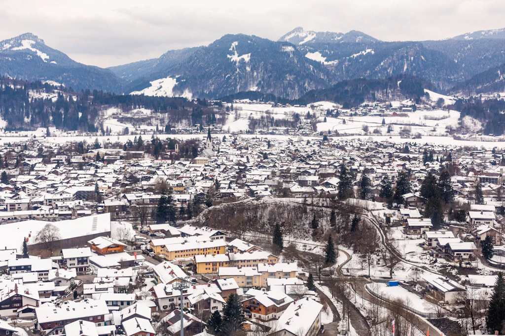 Im bayerischen Oberstdorf war es 2026 selbst zu Ostern noch richtig winterlich. (Symbolbild)