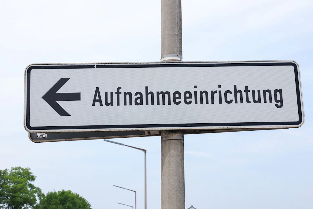 Die Zahl der Menschen, die Asylbewerberleistungen bezogen haben, ist erneut gesunken.