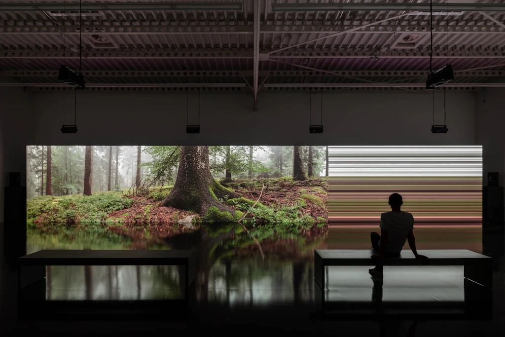 „async-immersion“ (2023) von Ryuichi Sakamoto und Shiro Takatani