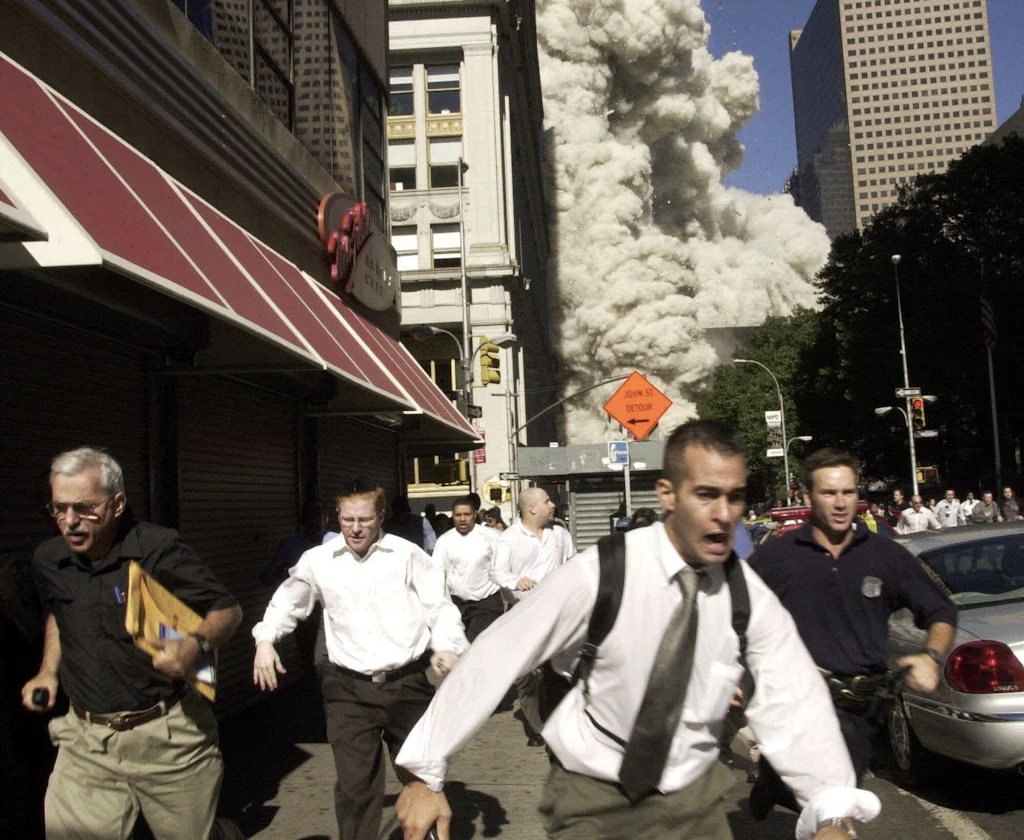 Panik auf den Straßen New Yorks, unmittelbar nach dem Einsturz der Twin Towers
