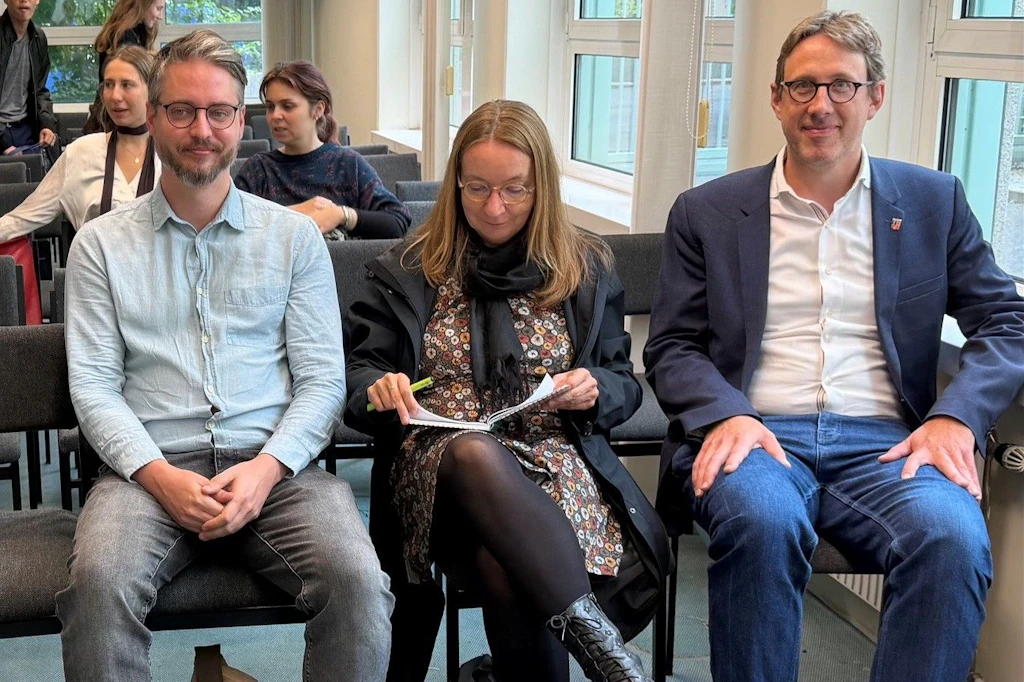 Neuköllns Baustadtrat Jochen Biedermann (r.) freute sich für die Mieter über das Urteil.