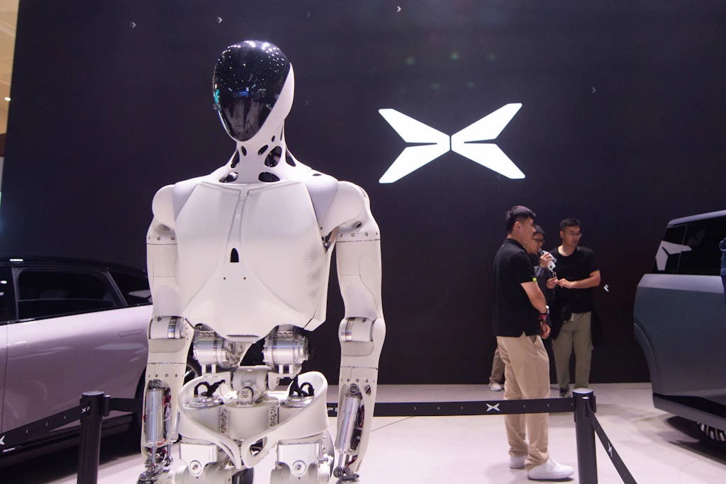 XPeng lässt humanoiden Roboter vom Band laufen – dann soll der Verkauf starten