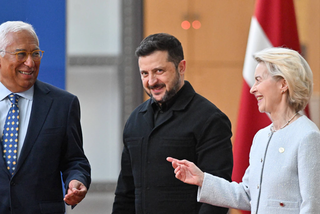 António Costa, Wolodymyr Selenskyj und Ursula von der Leyen (v.l.) bei einem EU-Gipfel in Brüssel.