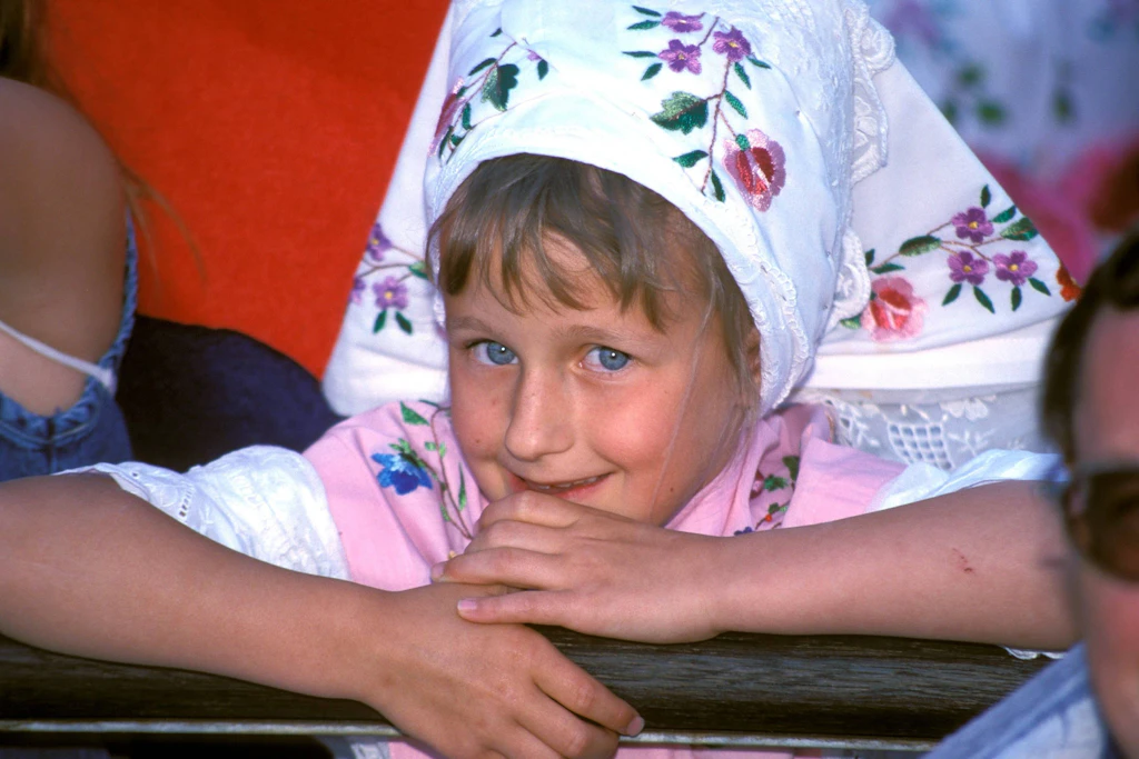 Sorbisches Mädchen in Festtagstracht 
