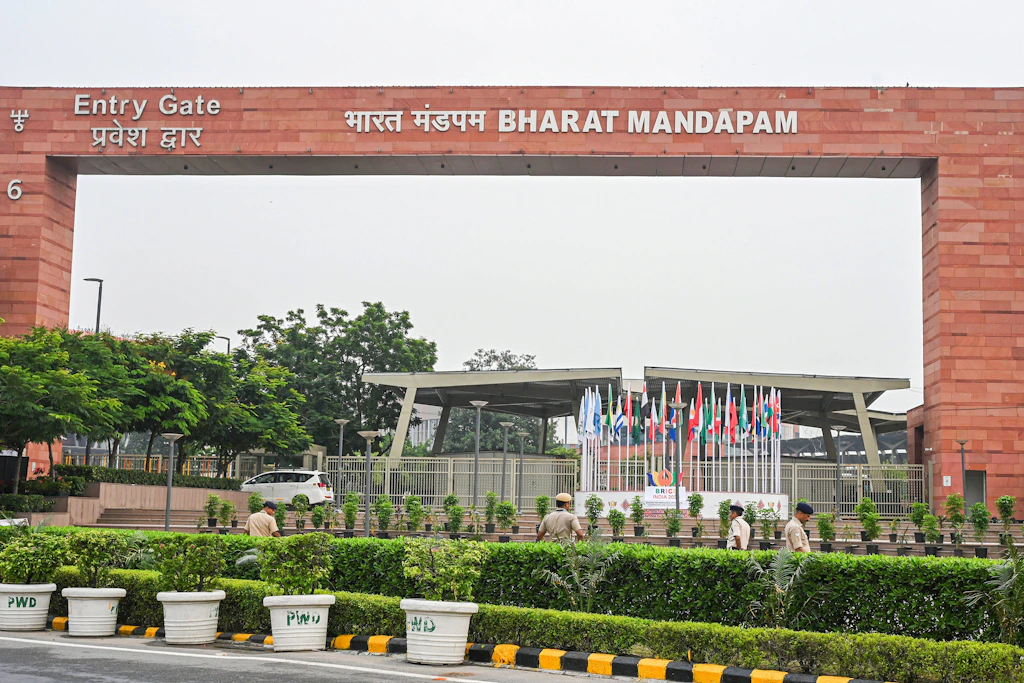 BRICS-Gipfel 2026 in Neu-Delhi: Sicherheitskräfte sichern das Bharat Mandapam am Vorabend des 18. Gipfels der Staats- und Regierungschefs.