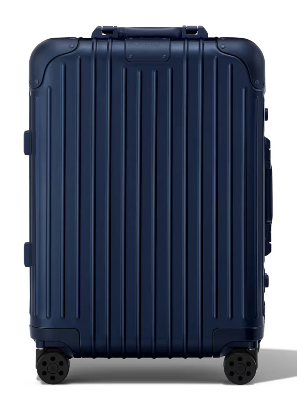 Koffer „Essential Cabin“ aus Polycarbonat in mattem Blau von Rimowa, 770 Euro.