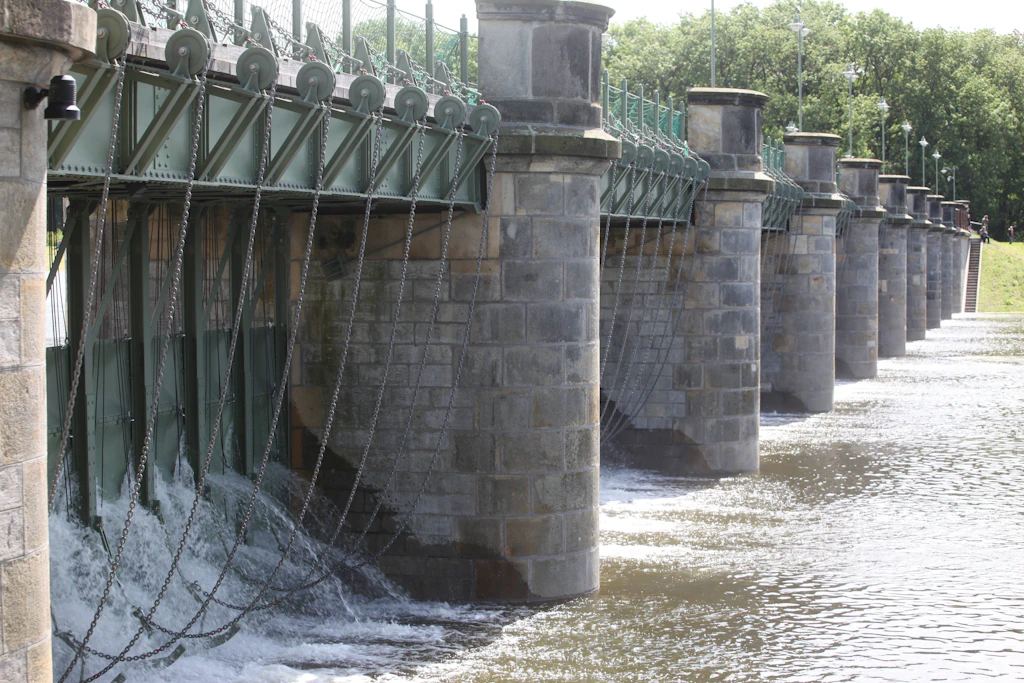Schutz vor dem Elbe-Hochwasser: das Pretziener Wehr bei Magdeburg