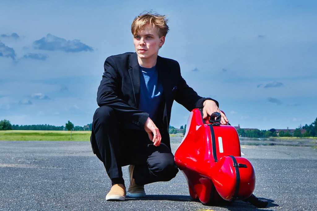 Philipp Schupelius ist eines der größten Cello-Talente Deutschlands. Ihn kann man beim ersten Sinfoniekonzert der Vogtland-Philharmonie Greiz/Reichenbach in der kommenden Woche erleben.
