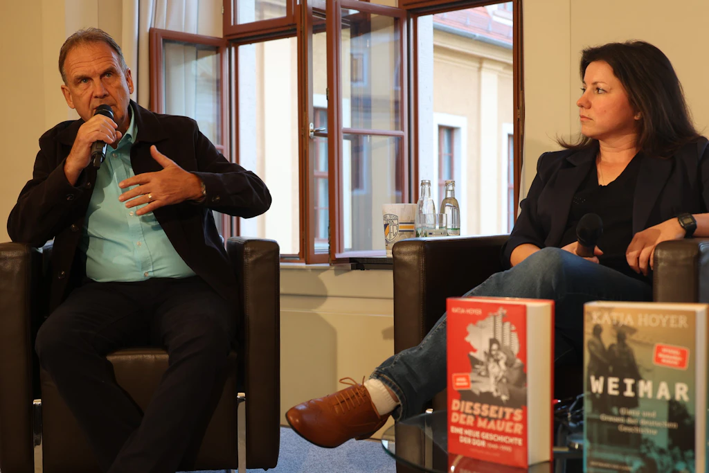 Katja Hoyer und Dieter Althaus tauschten sich beim Ettersburger Gespräch am 9. September über die Lage Deutschlands aus.