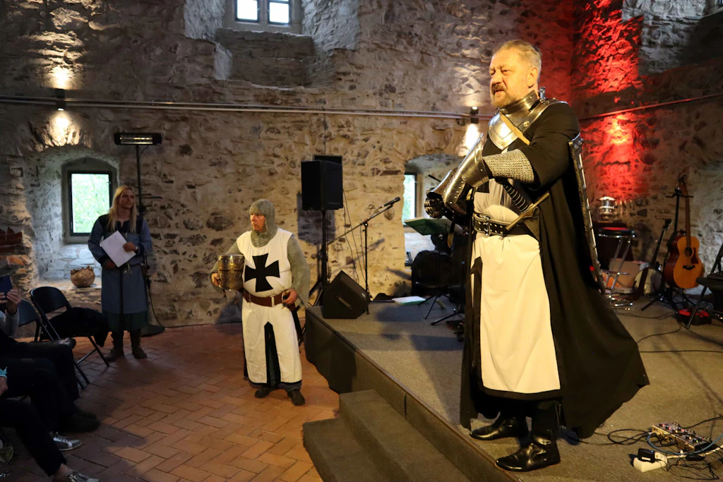 Im Plauener Komturhof sind am Sonntag die Ritter des Deutschen Ordens zum „Tag des offenen Denkmals“ zu erleben.