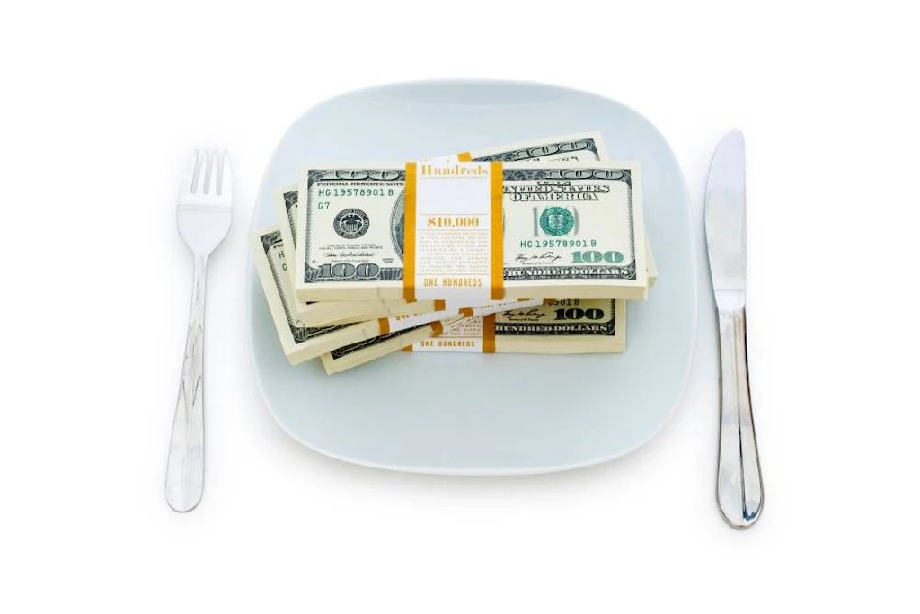 Ein amerikanischer Restaurantbesitzer erschlich rund 866.500 Dollar Corona-Hilfe. Einen Teil verwendete er zum Kauf eines Grundstücks. (Symbolbild)