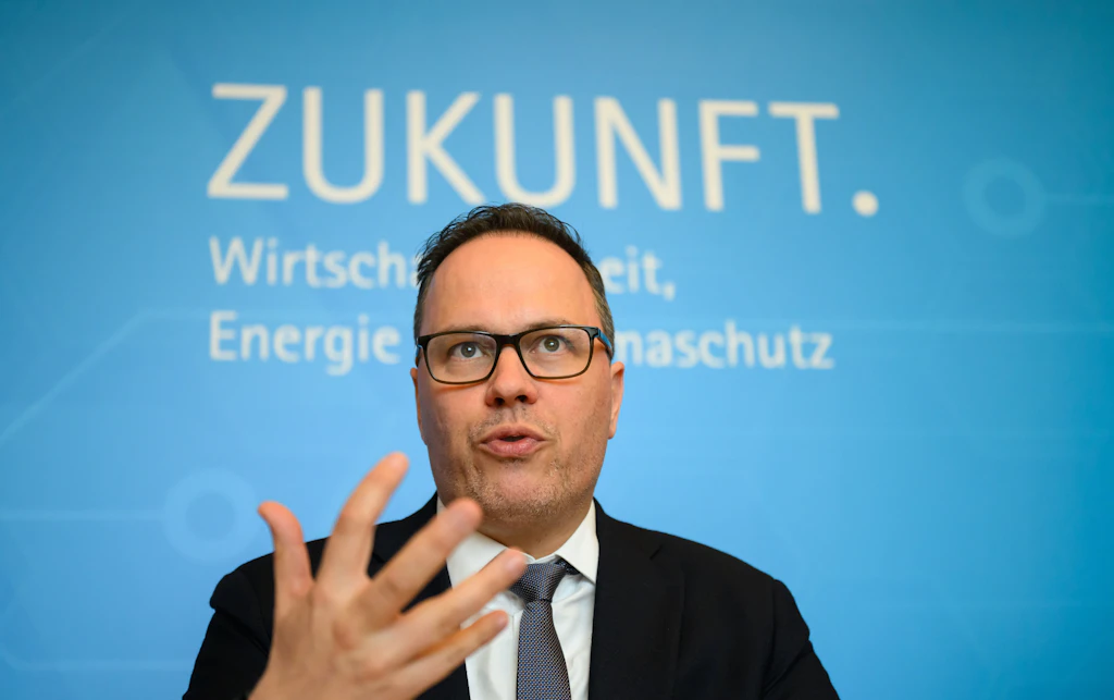 Dirk Panter über Leipzig, Finanzen und Rüstungsindustrie