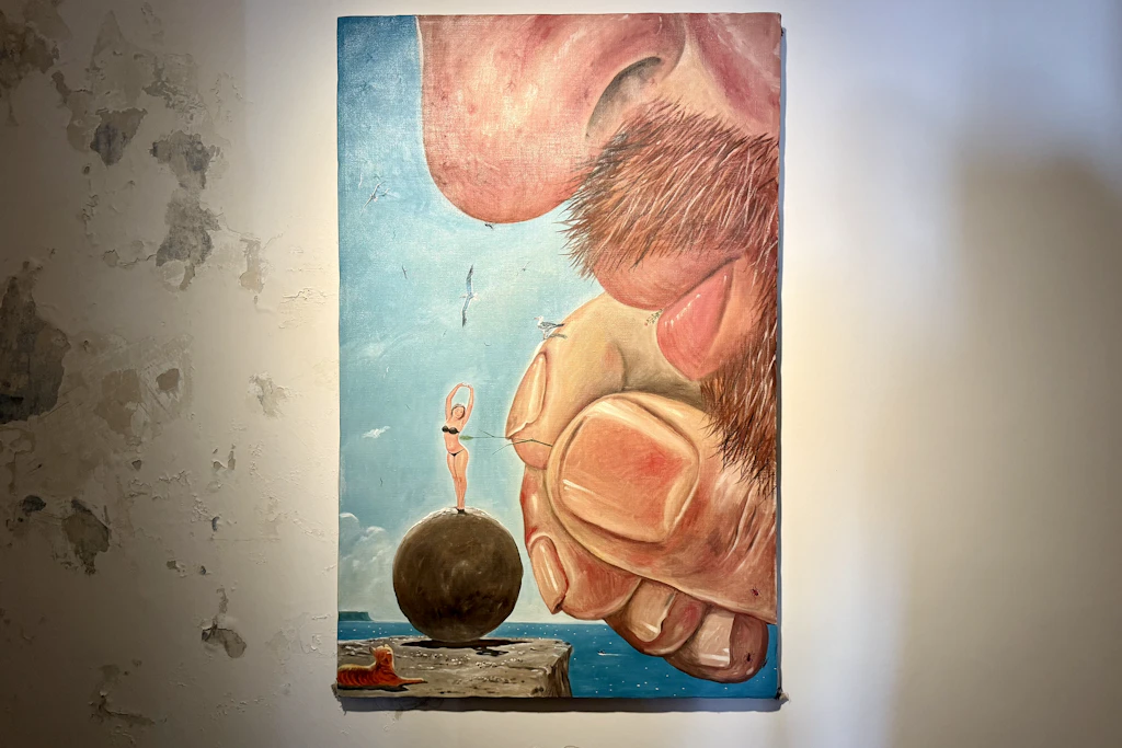 Die zeitgenössische Galerie Lutnița bringt Chișinău auf die internationale Kunstlandkarte, hier mit surrealistischen Werken des moldawischen Künstlers Mark Verlan.
