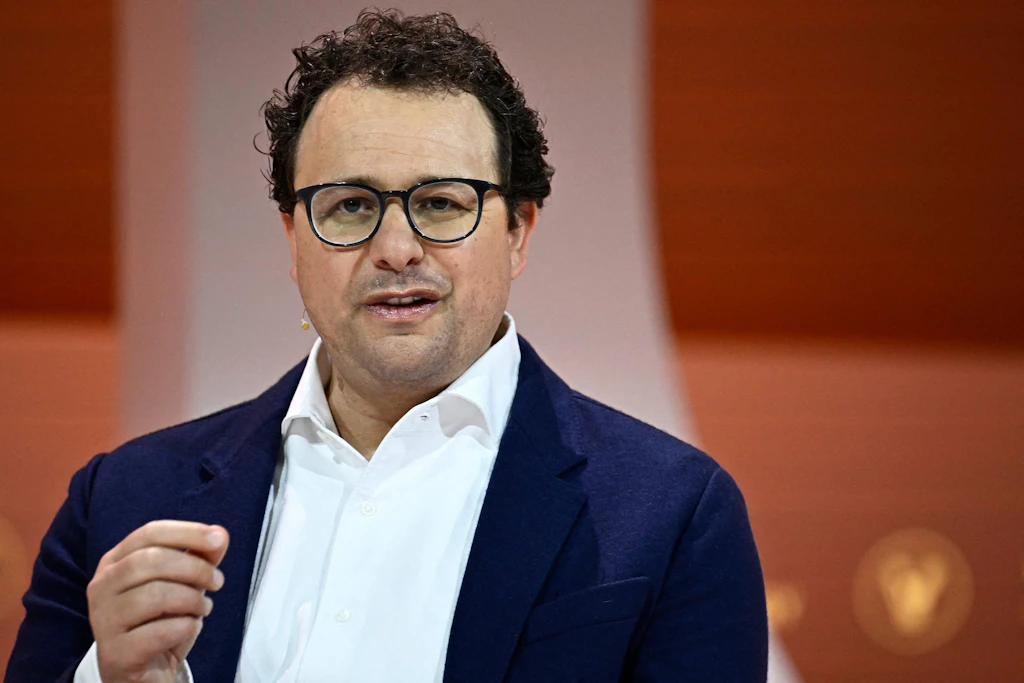 Dario Amodei, Mitgründer und Chef des KI-Entwicklers Anthropic, warnt vor der möglichen Auslöschung der Menschheit.