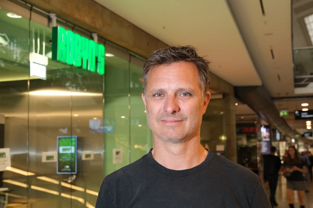 Gastronom Florian Schneider betreibt das „Robyn‘s“, einen vollständig automatisierten Kochbetrieb im Leipziger Hauptbahnhof.