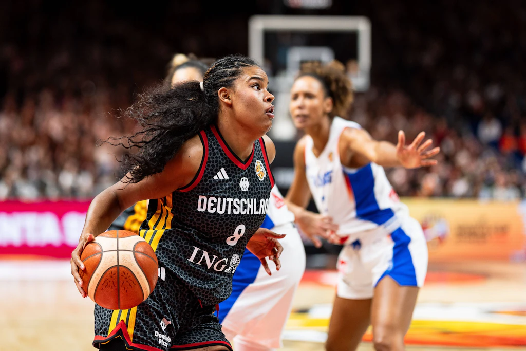 Nyara Sabally war mit 12 Punkten Deutschlands beste Werferin gegen Frankreich.
