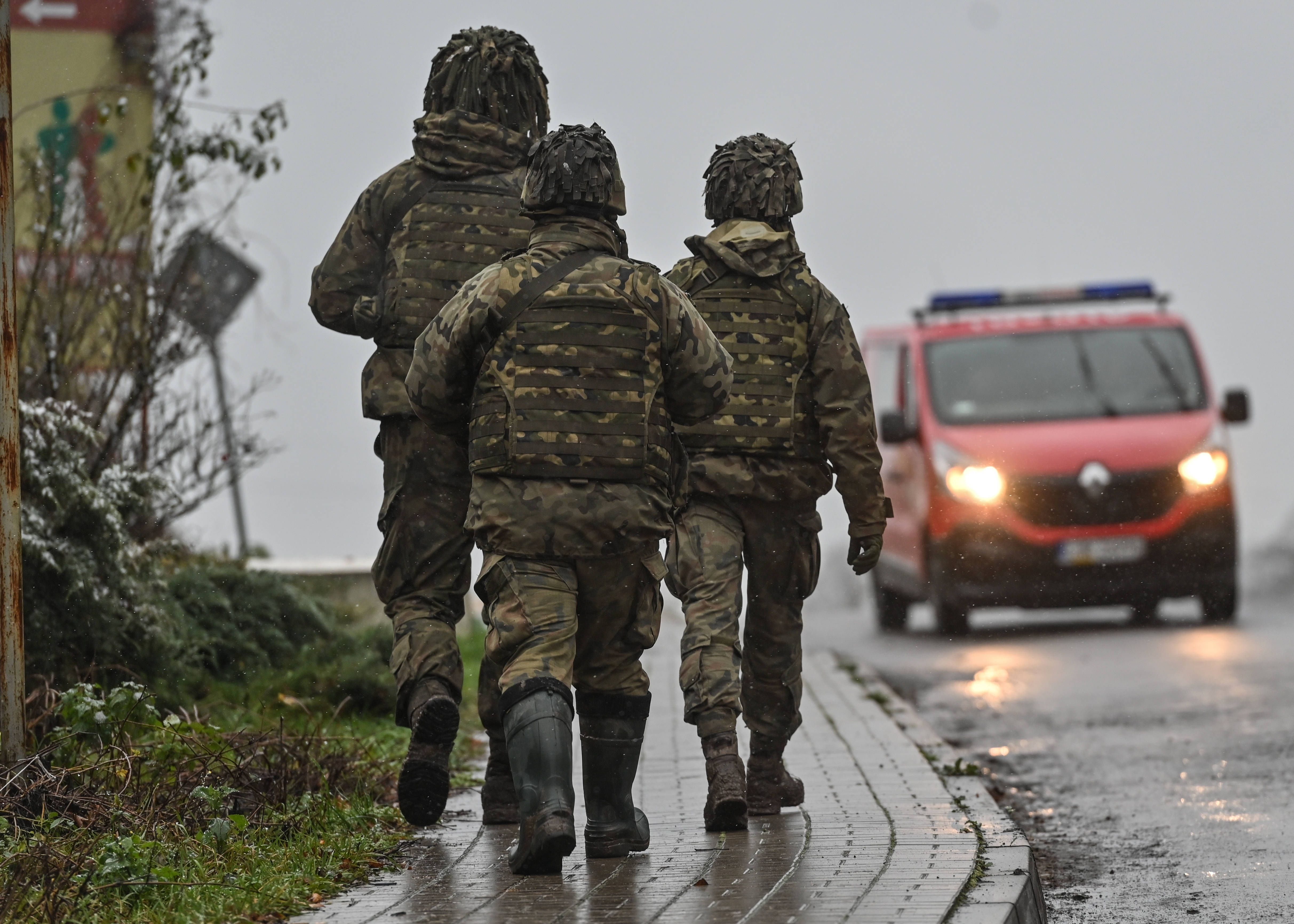 Zwei Kilometer vor Polen: Russischer Angriff trifft Warschau-Zug – Merz-Berater im Drohnenalarm