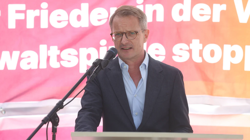 BSW-Spitzenkandidat Alexander King sucht im Berliner Wahlkampf bewusst die Abgrenzung zur AfD.