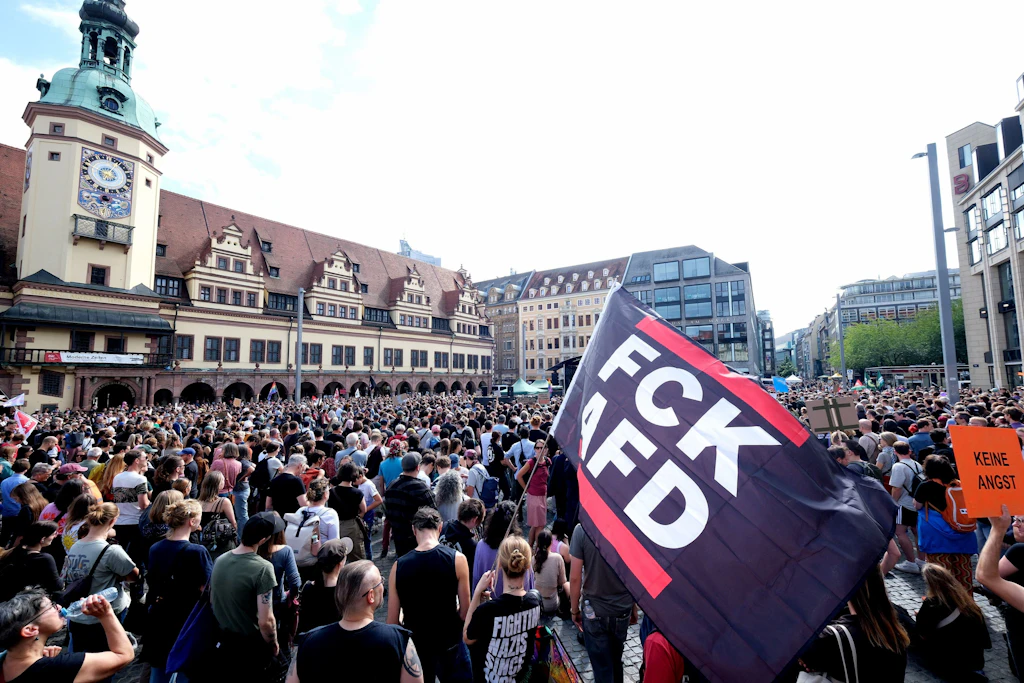 Auch auf dem Leipziger Markt versammelten sich Tausende, um ihren Protest gegen die starken Wahlergebnisse der AfD auf die Straße zu tragen. 