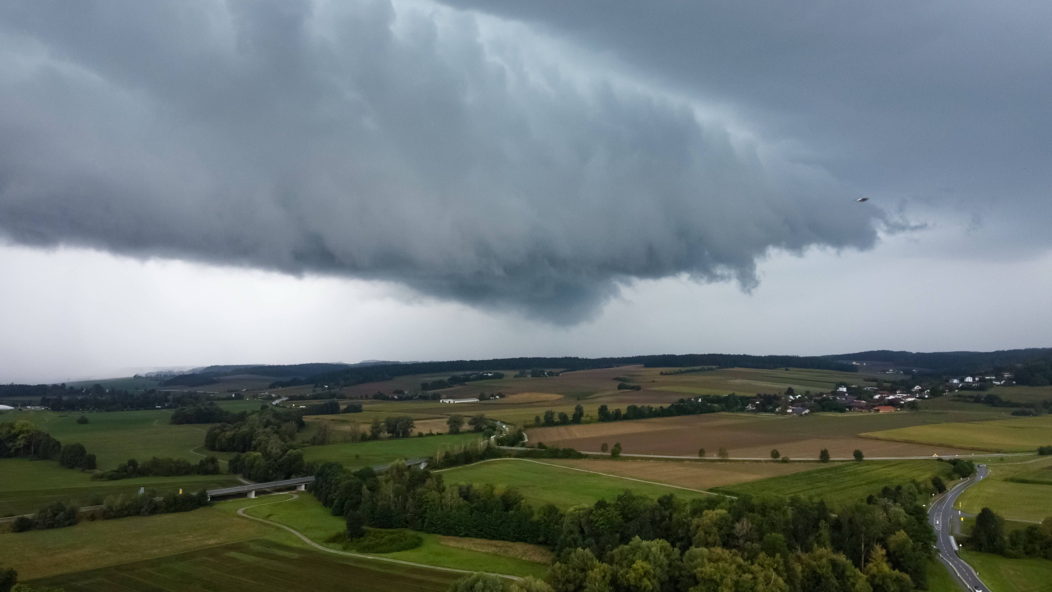 Über 20 Liter Regen: Heute zieht eine Front quer durchs Land