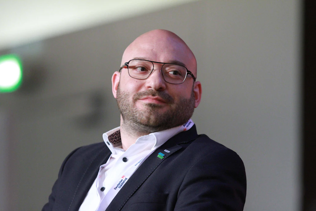 Brandenburgs SPD-Sozialminister fordert ein Umdenken im Umgang mit AfD-Wählern.