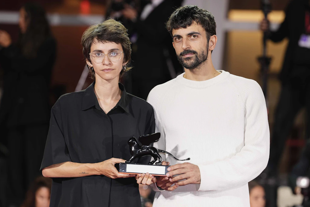 Rachel Szor (l.) und Yuval Abraham erhielten den Spezialpreis der Jury für ihren Dokumentarfilm „NAZA“.