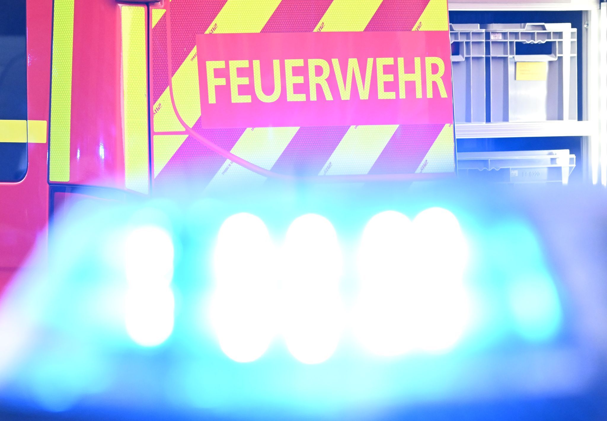 Feuer bei Weimar: Brand in Einfamilienhaus legt Bundesstraße 7 lahm