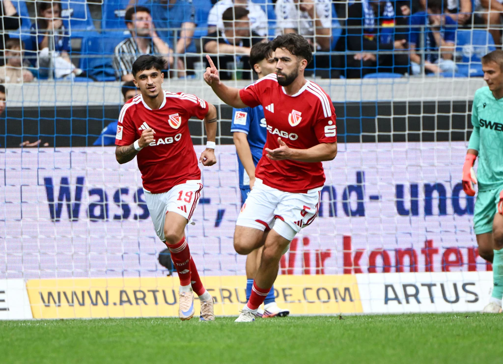 Erster Auswärtssieg und Platz sieben: Energie Cottbus überrascht die 2. Bundesliga