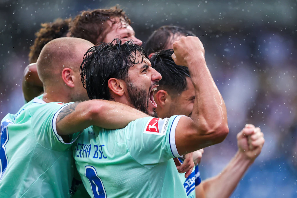 Kevin Sessa (vorne) machte in Osnabrück sein erstes Saisontor für die Hertha.