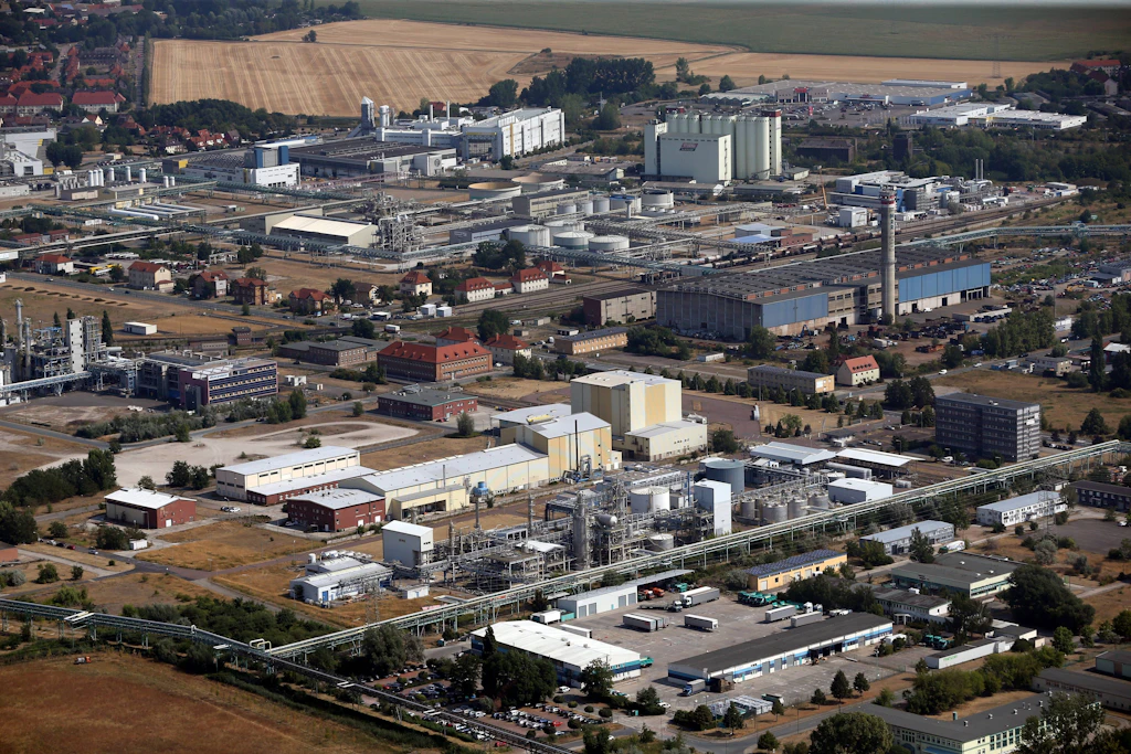 Im Chemiepark Bitterfeld haben sich mehr als 300 Firmen mit 12.000 Beschäftigten angesiedelt.