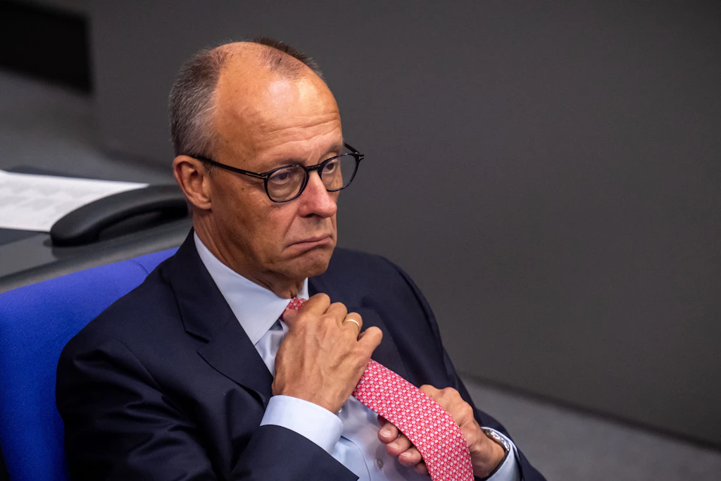 Die Partei von Bundeskanzler Friedrich Merz (CDU) ist in einer Umfrage auf ein neues Tief gerutscht.