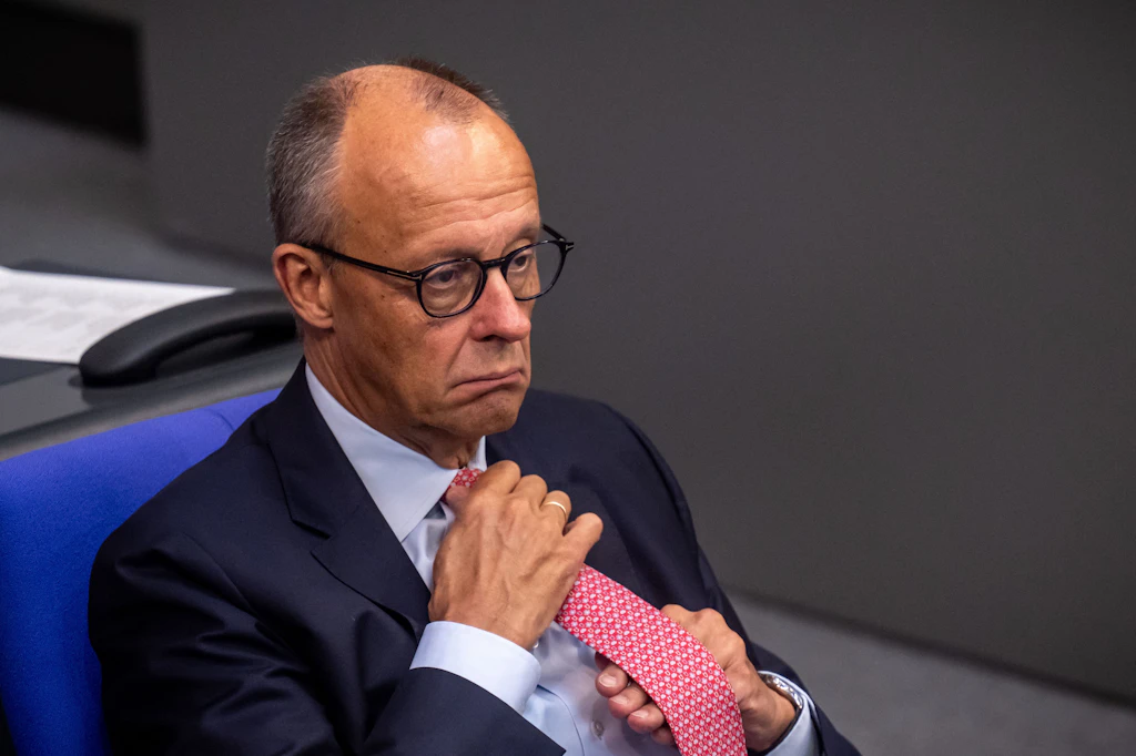 Neue YouGov-Umfrage: AfD behauptet Spitzenposition, Union stürzt auf Tief