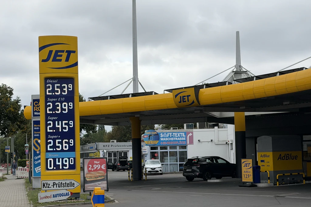 Pünktlich um 12 Uhr schnellten die Preise in Schöneweide in die Höhe.