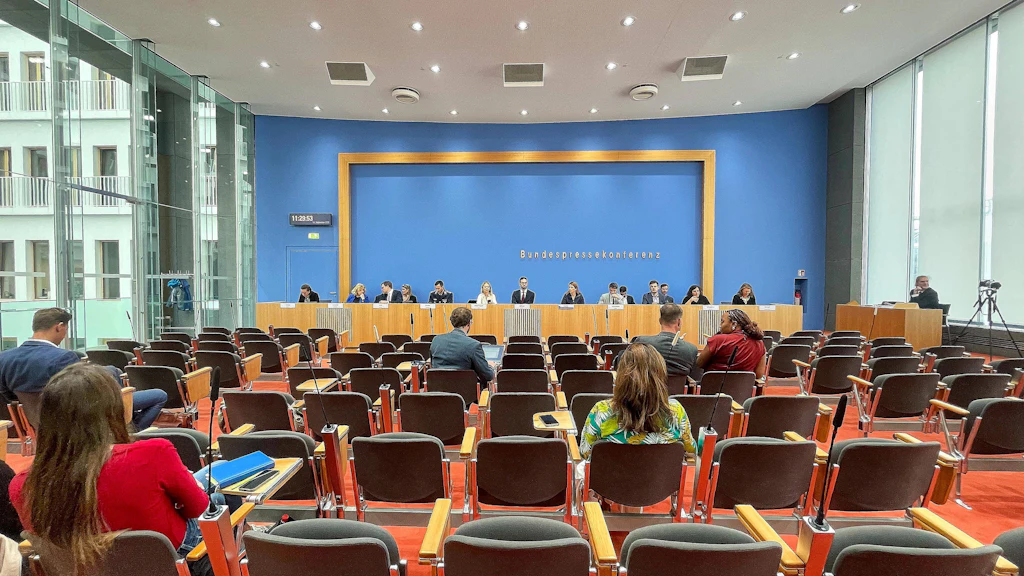 Bundespressekonferenz am 14. September: Auf die Fragen dieser Zeitung zu den Goethe-Instituten, den Rekord-Spritpreisen, geheimdienstlichen Zugriff auf Krankenakten und einer NGO-Millionenförderung blieben die Antworten aus.
