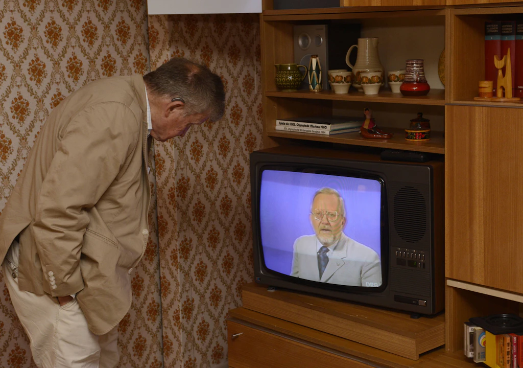 Karl-Eduard von Schnitzler und der „Schwarze Kanal“: Was uns DDR-Propaganda heute noch lehrt