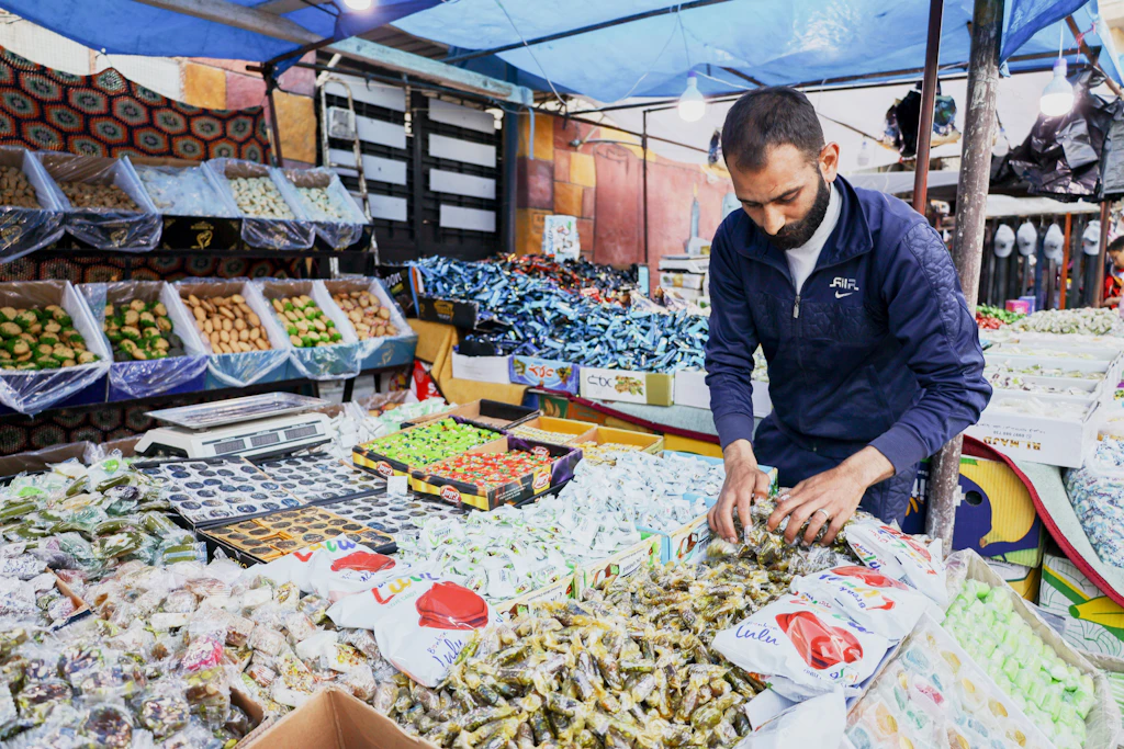 Das gesellschaftliche Leben in Syrien beginnt wieder - wie hier auf dem Basar. Kommen jetzt auch Syrer aus Deutschland zurück?