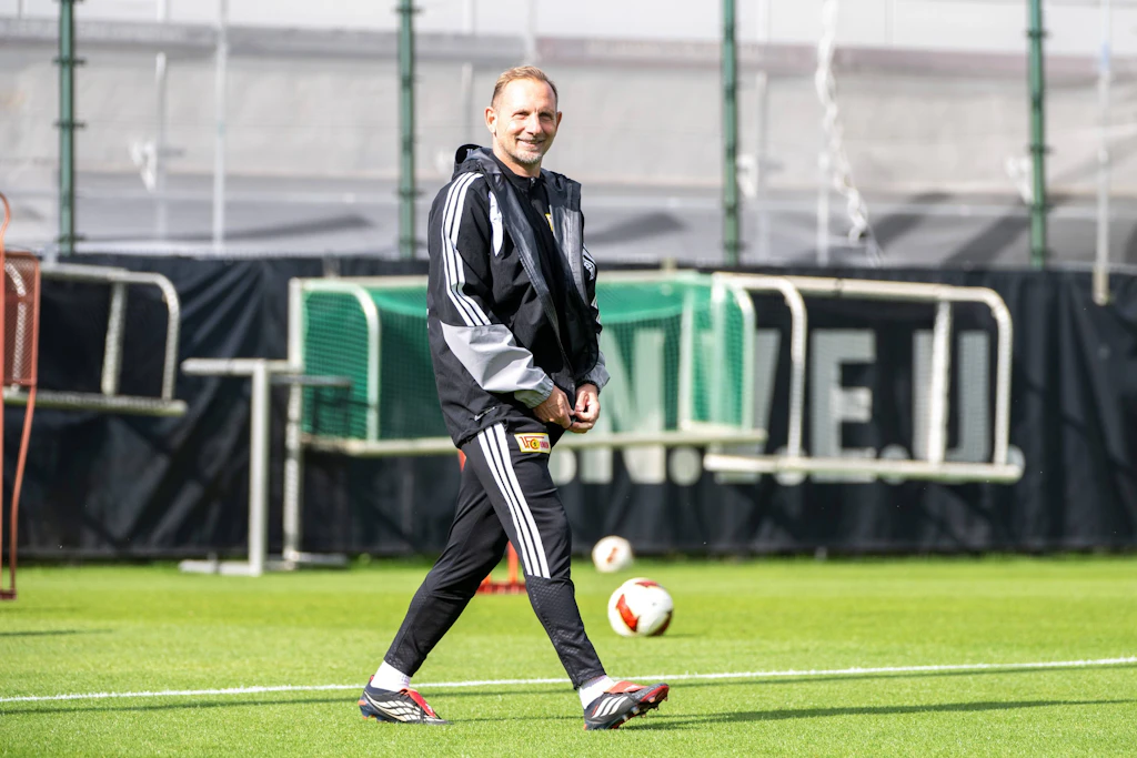 Das Lächeln lässt sich Mauro Lustrinelli trotz misslungenem Saisonstart noch nicht nehmen.