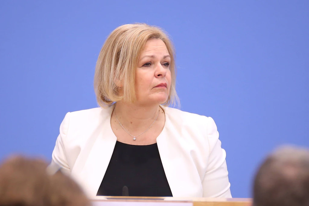 Die ehemalige SPD-Innenministerin scheint nur die eine Seite der Medaille zu sehen.
