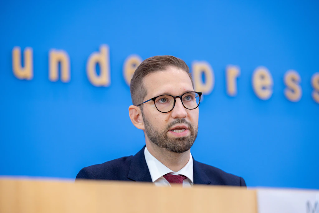 Regierungspressekonferenz am 20. August 2025. Deutschland, Berlin: Steffen Meyer, erster Stellvertretender Sprecher der Bundesregierung.