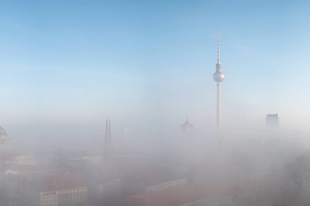 Hautstadt im Nebel: In Wahlkämpfen wird Verantwortung plötzlich konkret.