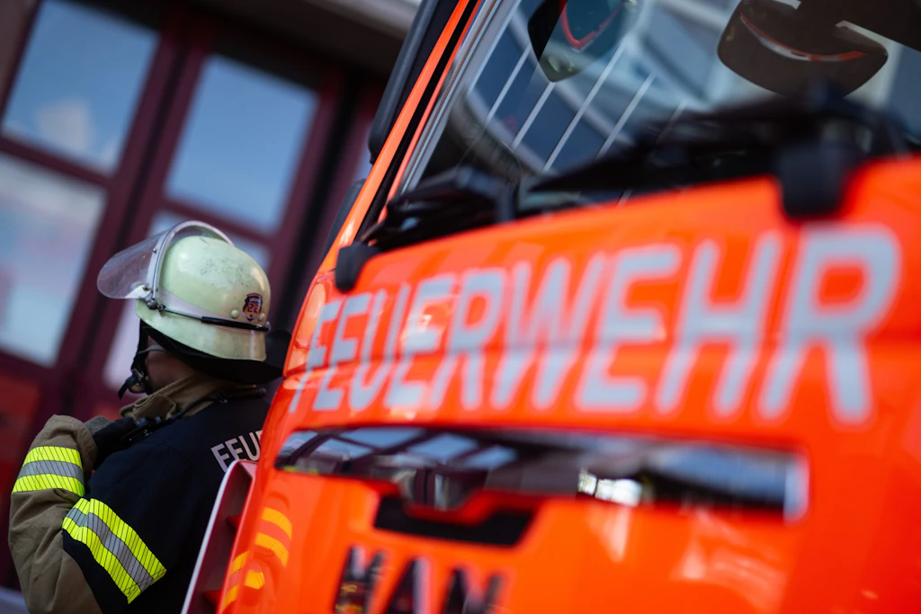 Eine Verpuffung hat in Thüringen zu einem Hausbrand geführt.