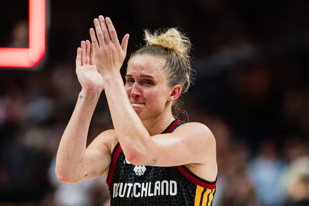 Leonie Fiebich in Tränen nach dem verlorenen Spiel um Platz drei.