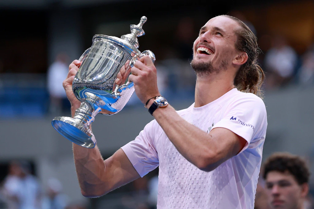 Triumph in New York: Alexander Zverev feiert seinen US-Open-Sieg 2026. Ohne die Anwesenheit des Bundeskanzlers lief es für den Deutschen deutlich besser.