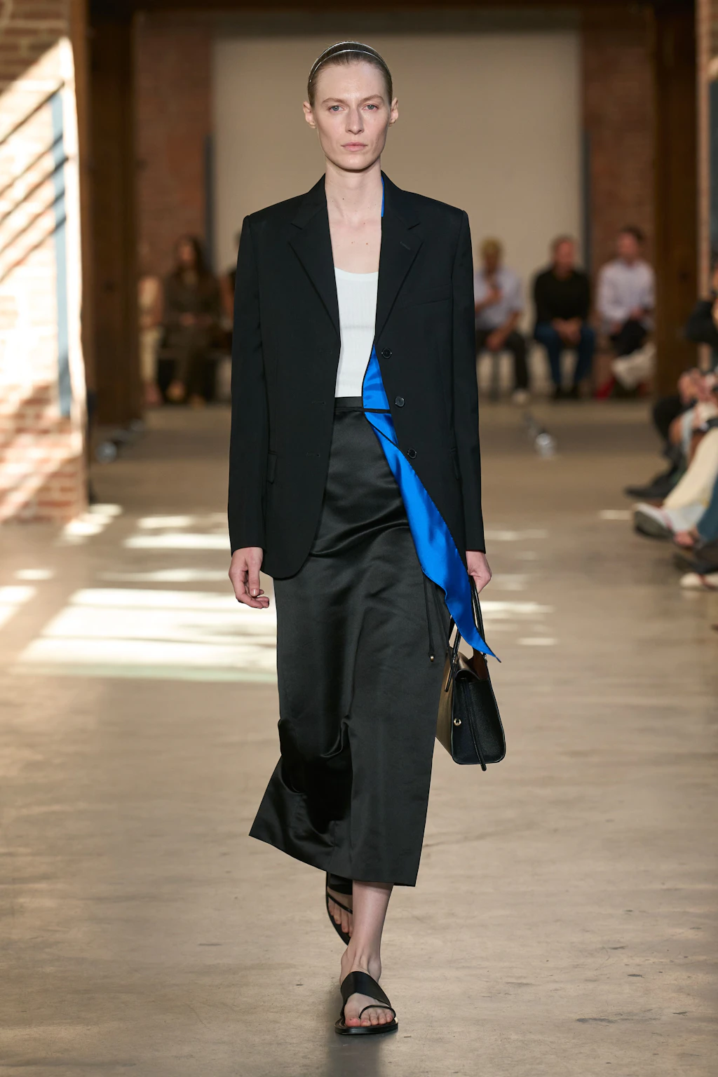 Minimalismus als Inbegriff von Eleganz steht in diesem Jahr wieder im Zentrum bei Calvin Klein.