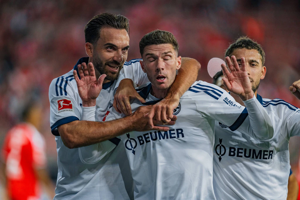 Robin Gosens (Mitte) traf am vergangenen Wochenende erstmals für den FC Schalke 04, ausgerechnet gegen Union.
