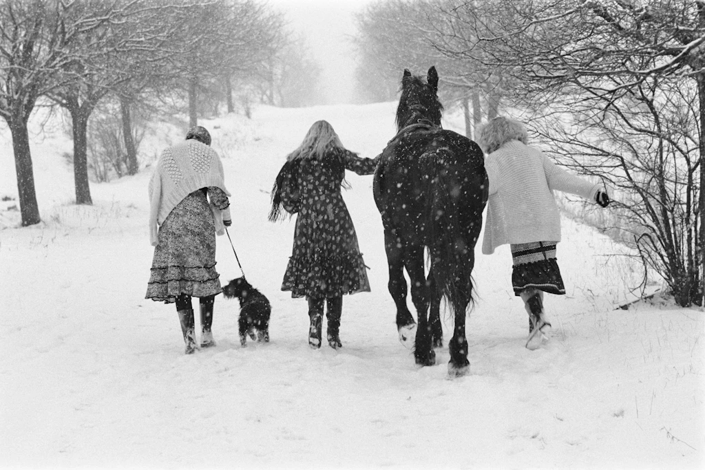 „Marisa, Ulrike, Susanne in Berka“ (mit Pferd), Winter 1978