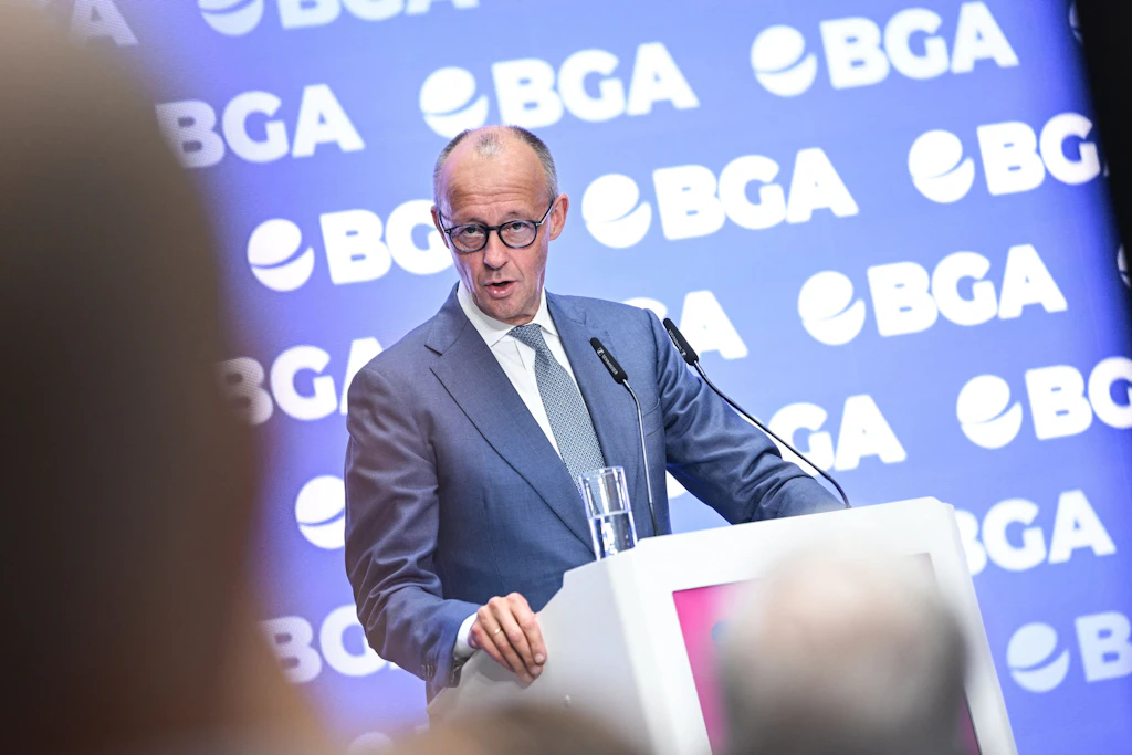 Bundeskanzler Friedrich Merz (CDU) spricht beim Bundesverband Großhandel, Außenhandel, Dienstleistungen e.V. (BGA).