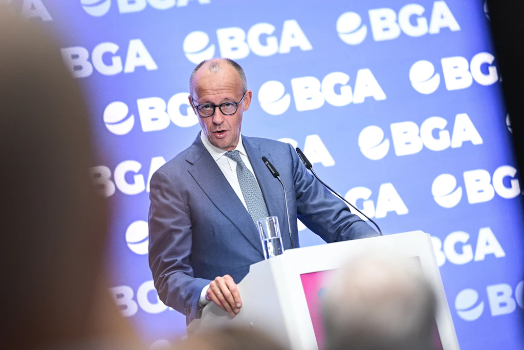 Bundeskanzler Friedrich Merz (CDU) spricht beim Bundesverband Großhandel, Außenhandel, Dienstleistungen e.V. (BGA).