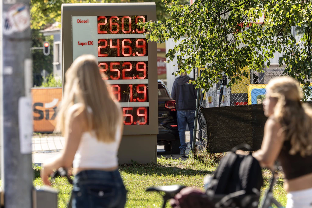 An dieser Tankstelle kostet Super E10 am 15. September rund 2,47 Euro je Liter, Diesel rund 2,61 Euro.